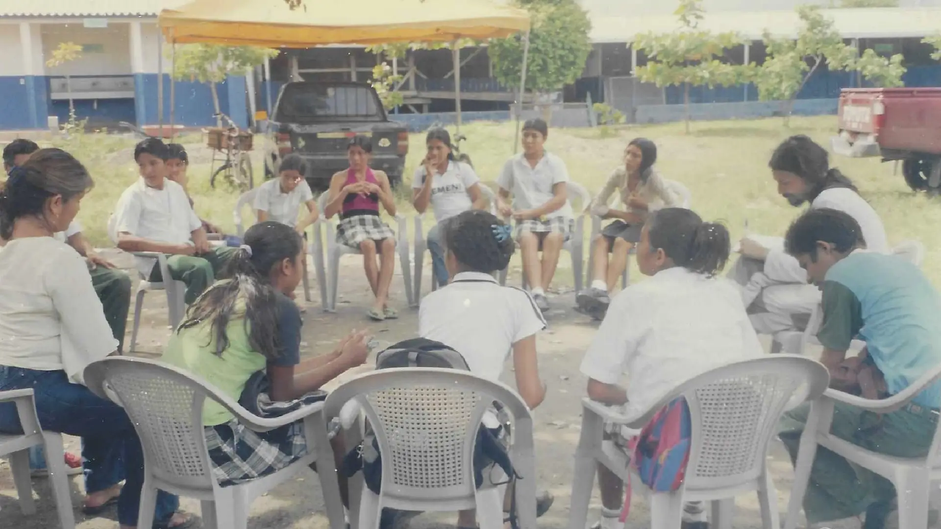 1997 al 2000 ejecutamos un programa de becas para jóvenes de bachillerato en los municipios de San Esteban Catarina y Nueva Granada
