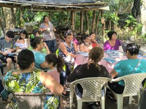 Creación de comités de mujeres