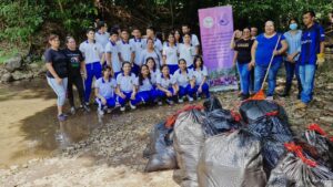 juventudes y comité ambiental, en limpieza de rios