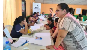 Desarrollamos una sesión colectiva de formación con 30 mujeres del distrito de Jiquilisco, orientada al diseño y elaboración de microproyectos de empoderamiento