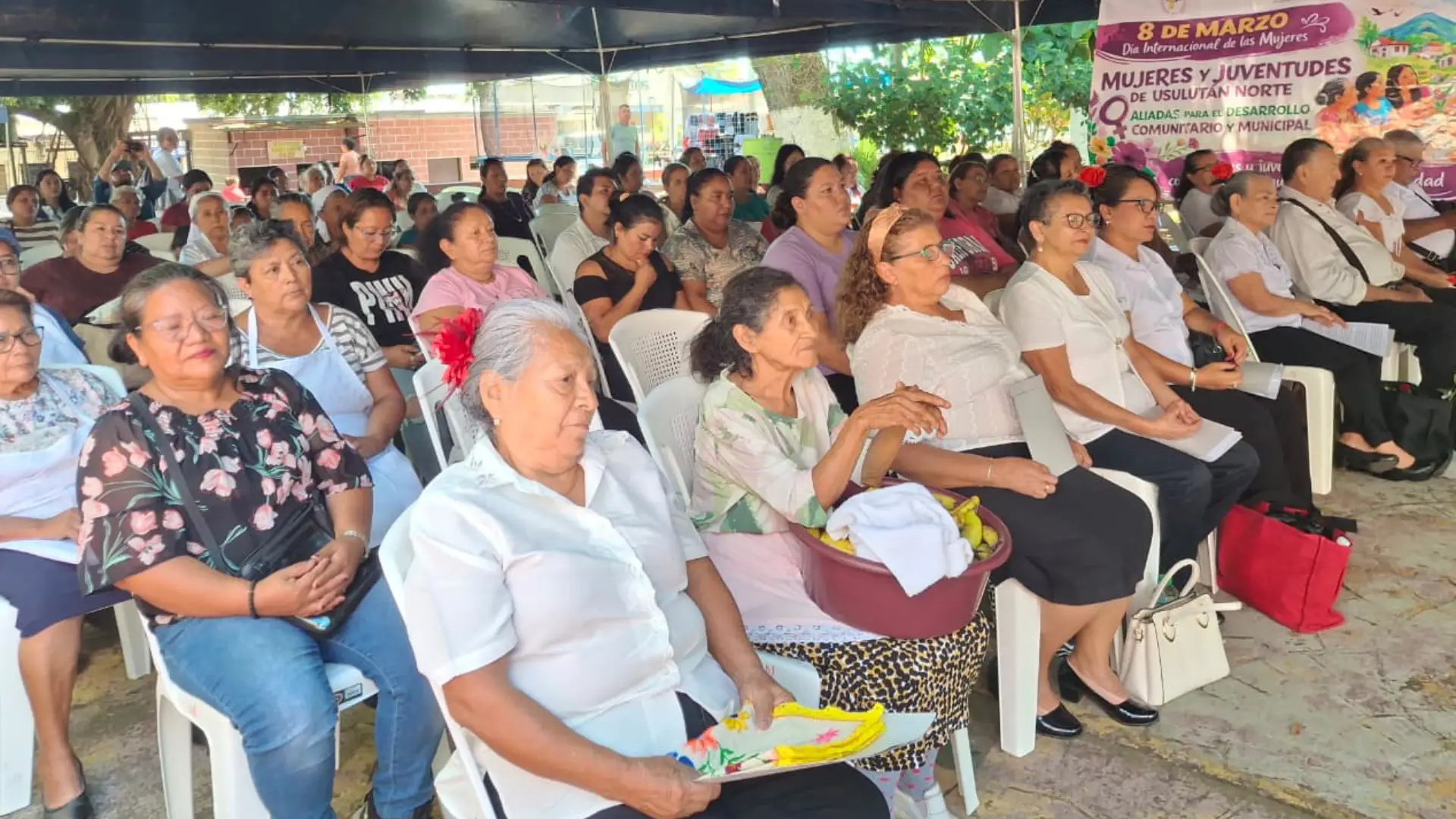 destacó la importancia de continuar fortaleciendo la organización comunitaria y el liderazgo de las mujeres como parte fundamental del desarrollo local
