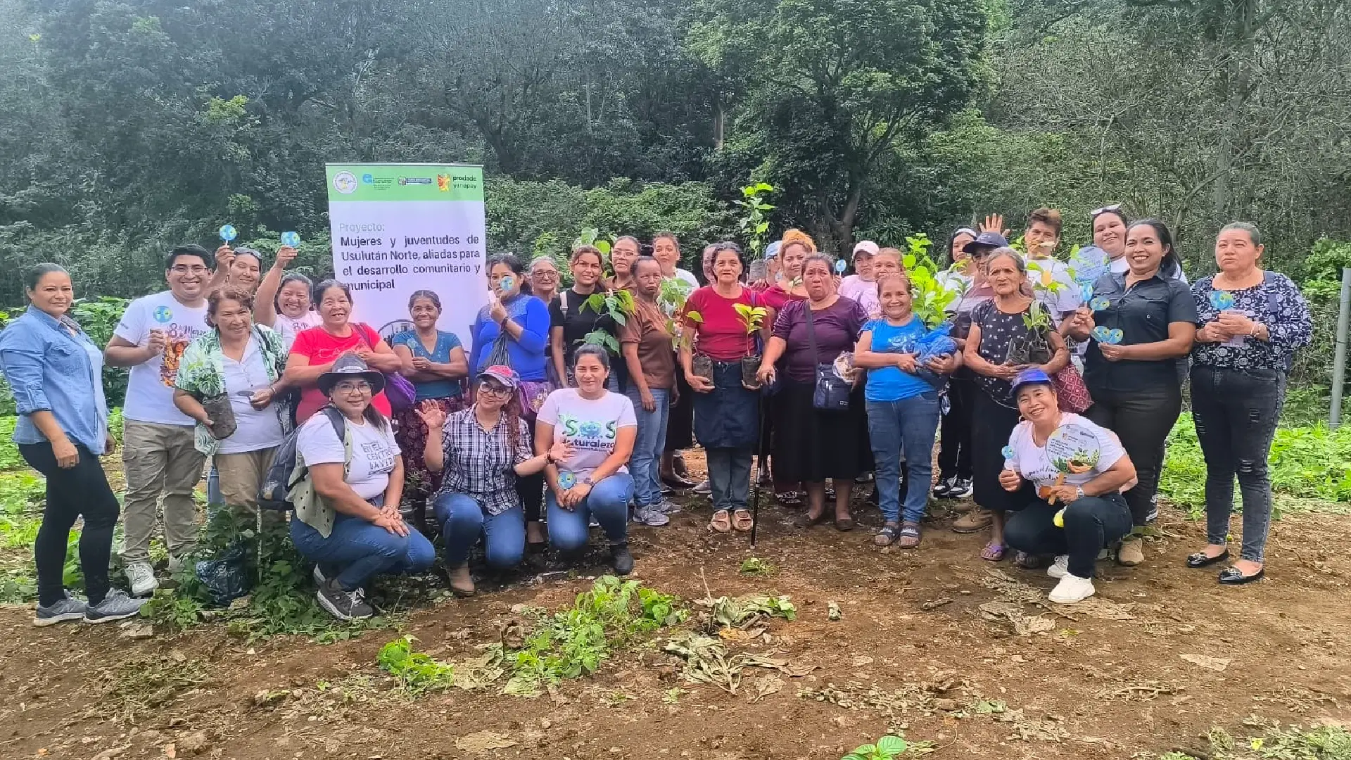 Con el compromiso de contribuir a la protección de los recursos naturales y fomentar una cultura de respeto hacia el medio ambiente, se desarrolló una jornada de reforestación